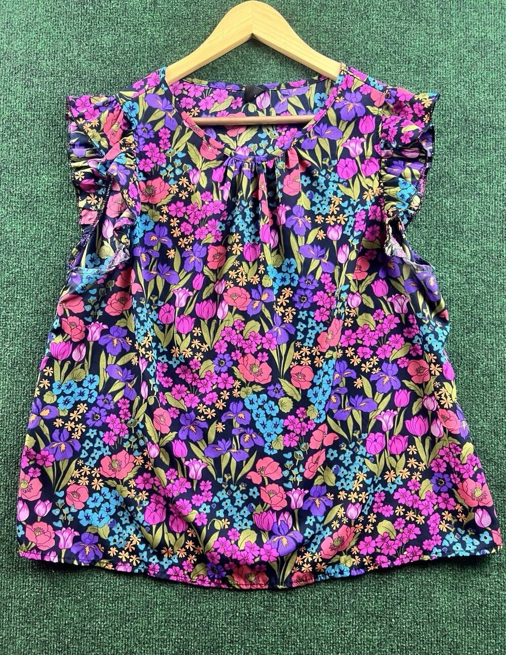 Emery Rose Women's 1XL Floral Knit Ruffle Sleeve Blouse